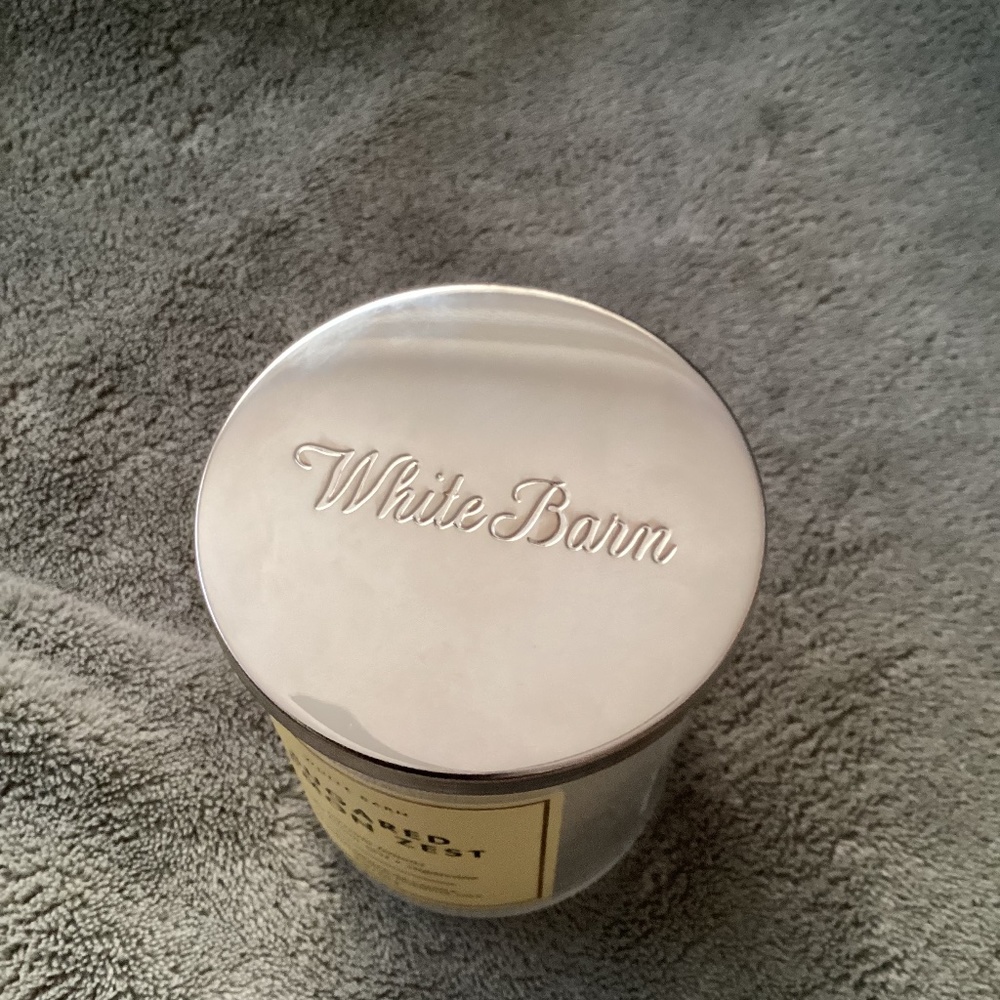 White Barn Sugared Lemon Zest Candle 8 oz - Picture 2 of 4